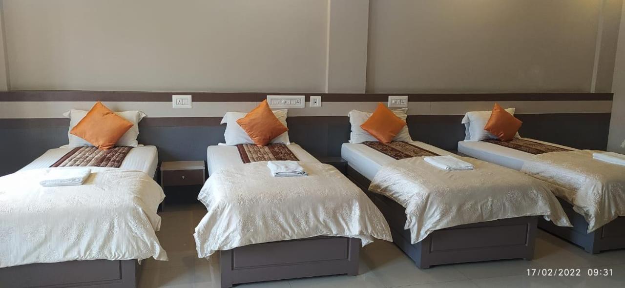 Alfa Inn เนดุมบัสเซรี ภายนอก รูปภาพ